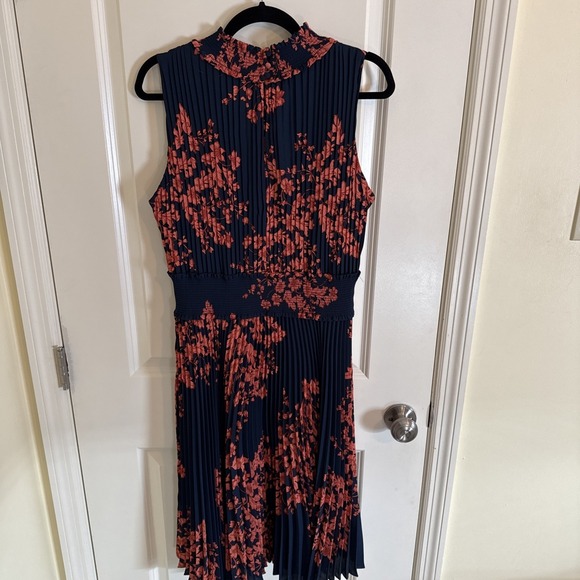 Nanette Nanette Lepore Navy & Coral Floral Smocked Pleated Midi Dress Size 14 - Picture 4 of 8
